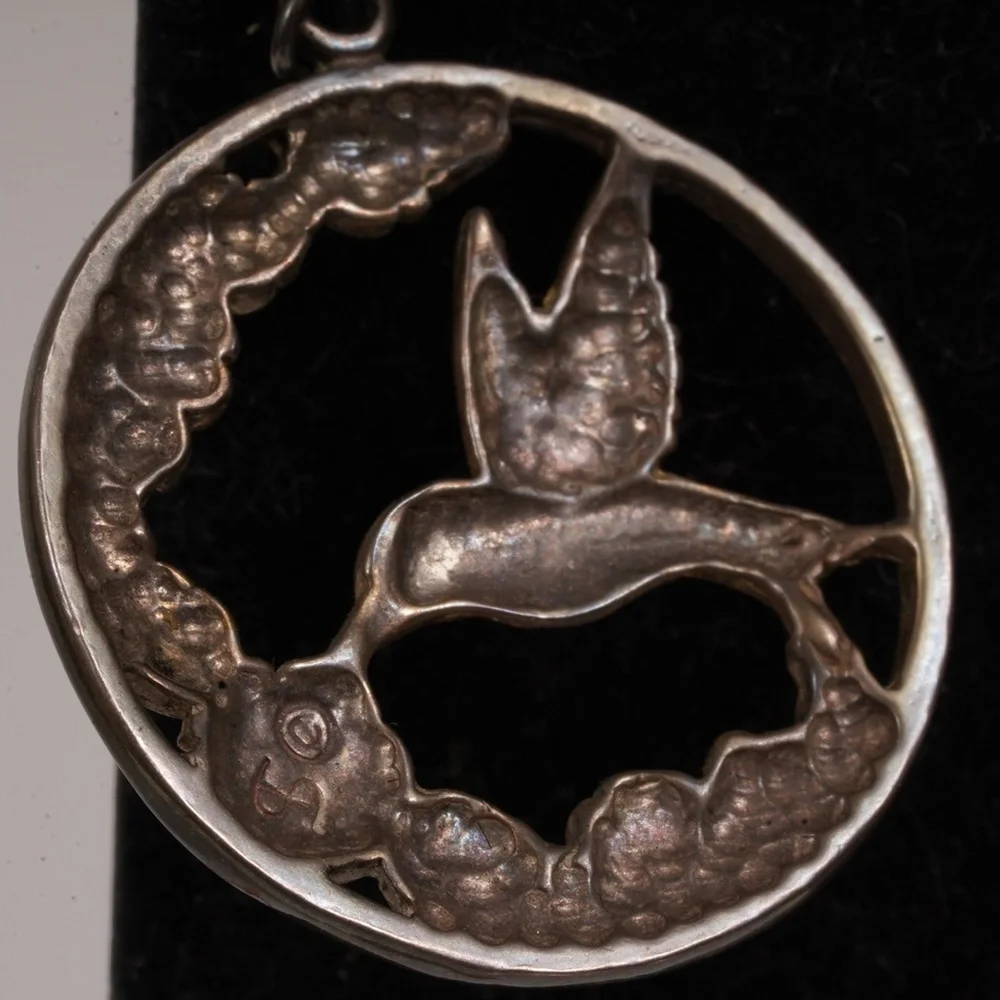 Gorgeous Vintage Sterling Silver Round Bird Themed Hanging Earrings - Picture 7 of 7